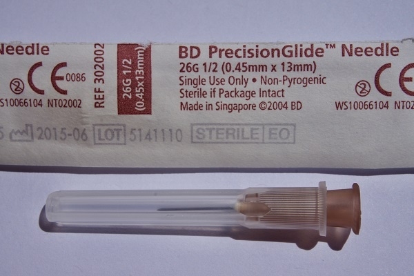 BD 26 gauge x 1/2 inch needle
